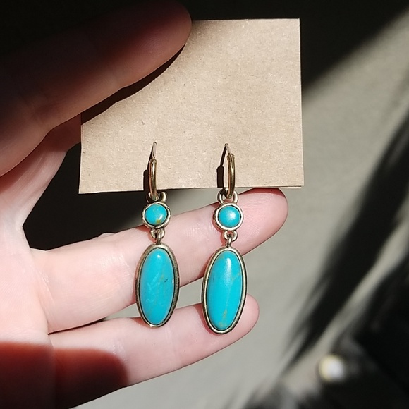 3 pairs of earrings in gold tone. - Picture 2 of 7